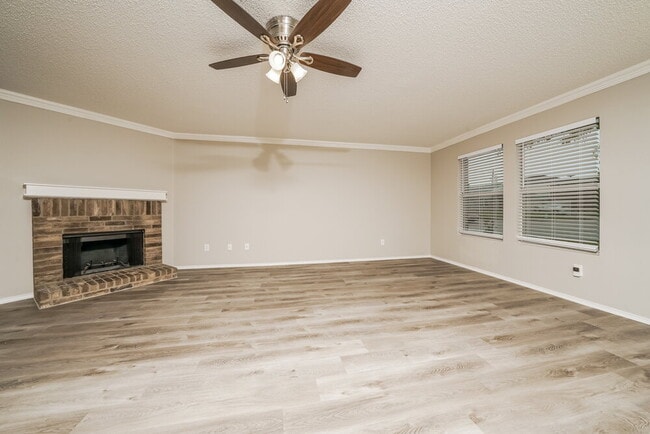 Foto del edificio - 2724 Woodlake Pkwy