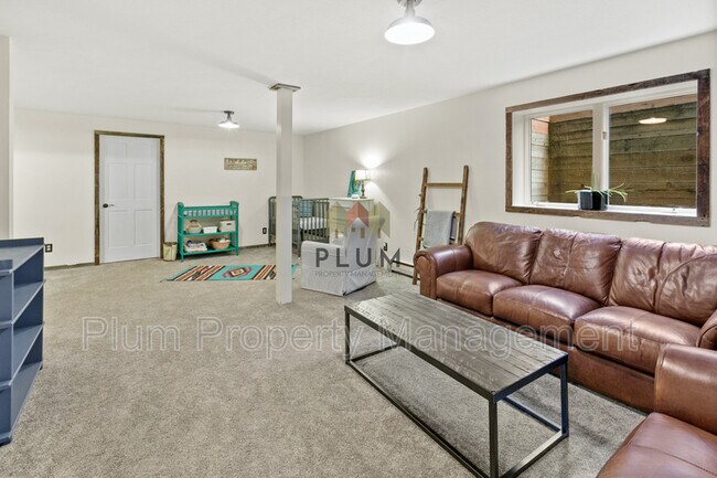 Building Photo - 14875 Wildflower Dr