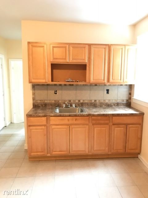 Building Photo - 2 br, 1 bath  - 365 Howard Ave Apt 1R