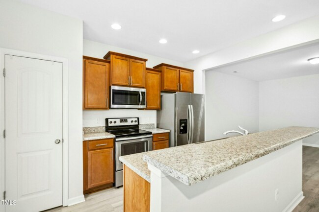 Building Photo - 94 E Grove Point Dr