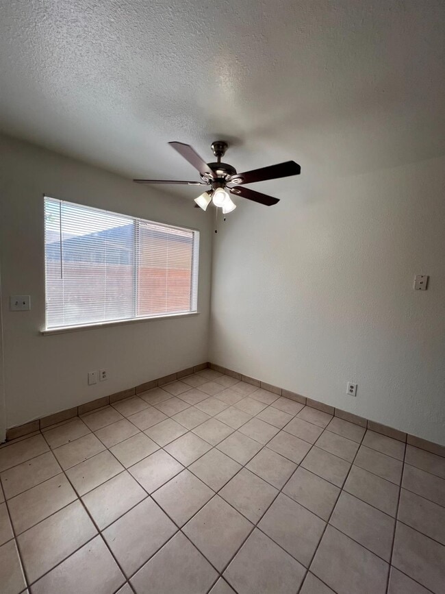 Foto del edificio - 4313 N Emerson Ave