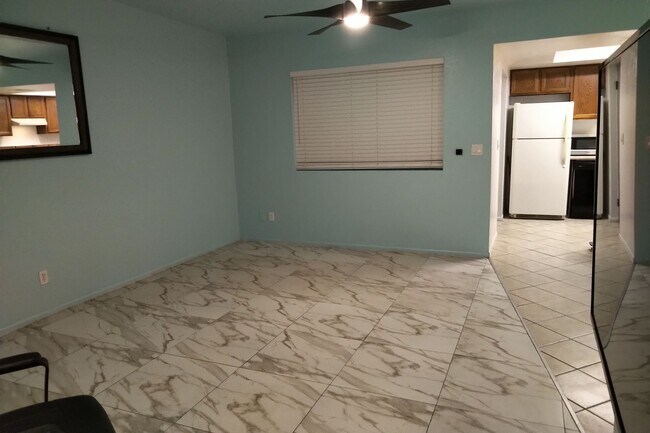 Building Photo - 418 W Pebble Beach Dr