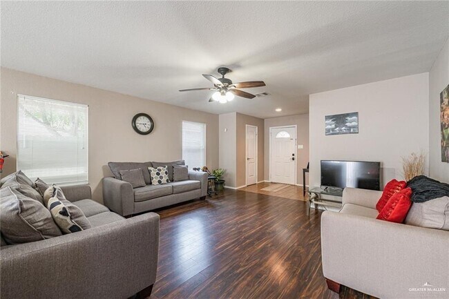 Building Photo - 2109 Trophy Dr