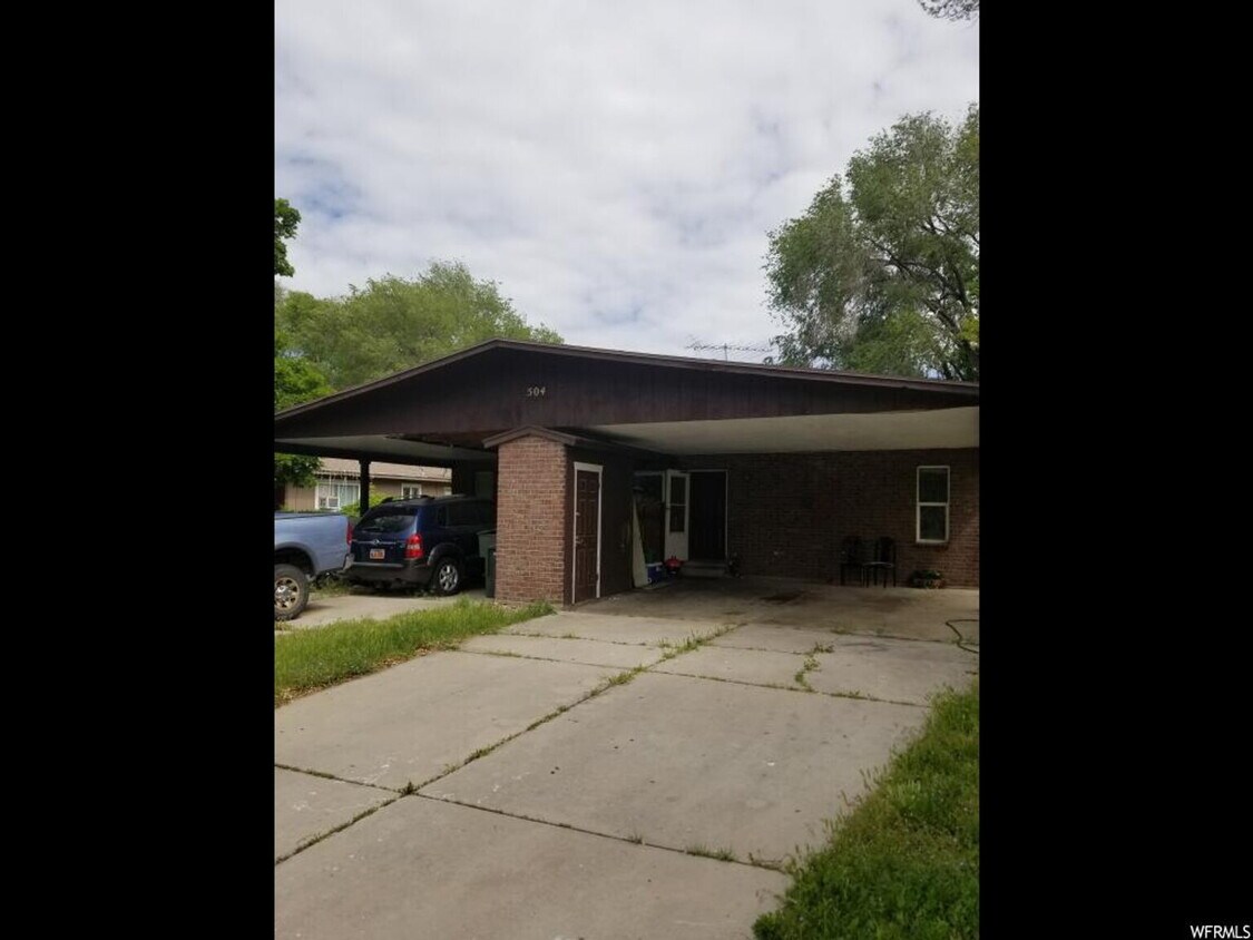 Primary Photo - 2 Bedroom Duplex in Great Ogden Location!