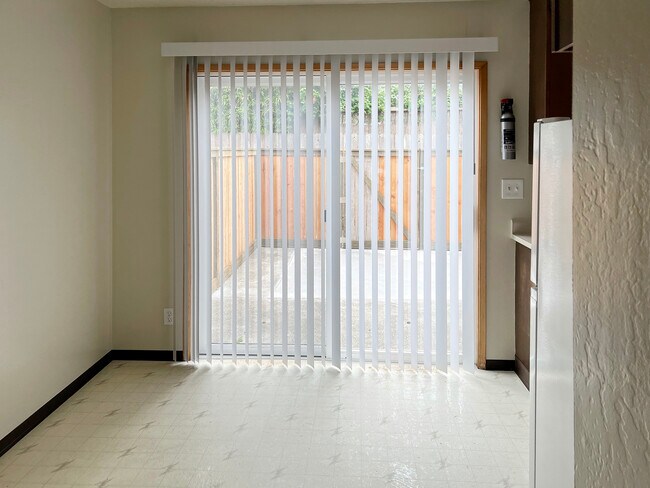 Building Photo - 379-312 12th St