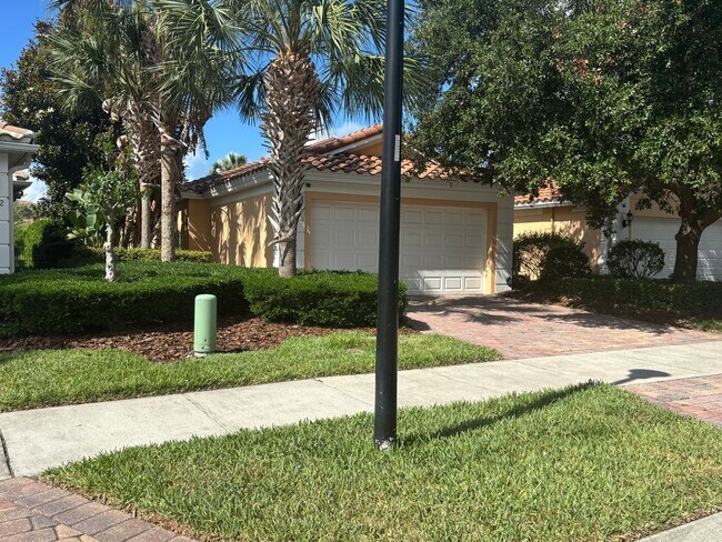 Foto del edificio - AGENT SHOWINGS ONLY! Gorgeous 2/2 + Den Mediterranean Villa with Waterfront Screened Patio and 2-...