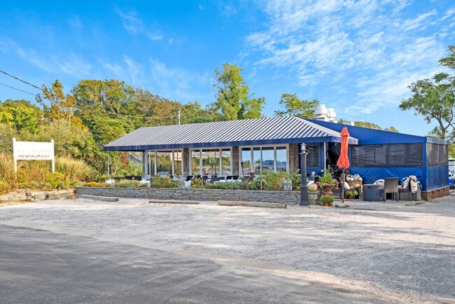 Building Photo - 76 Creek Rd