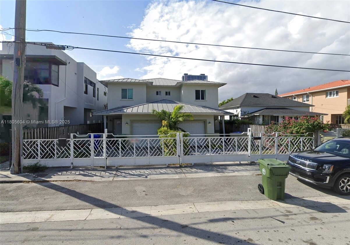Primary Photo - 3144 New York St