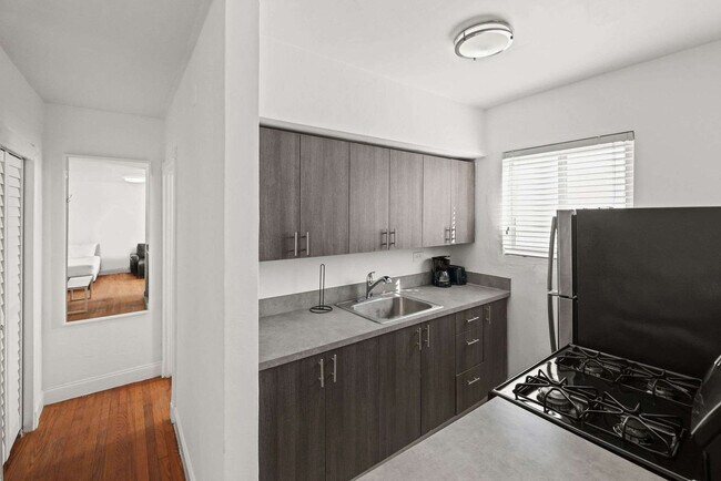 Foto del edificio - 7340 Harding Ave