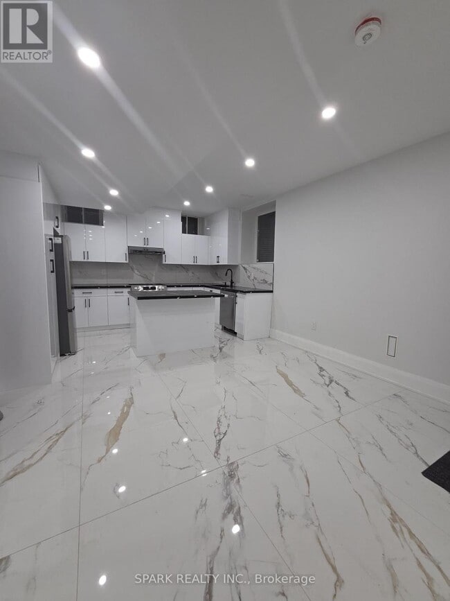 Photo du bâtiment - 1432 Yellow Rose Cir