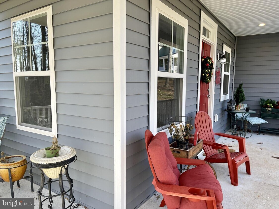 9301 Heritage Village Ct, Spotsylvania Courthouse, VA 22551 House