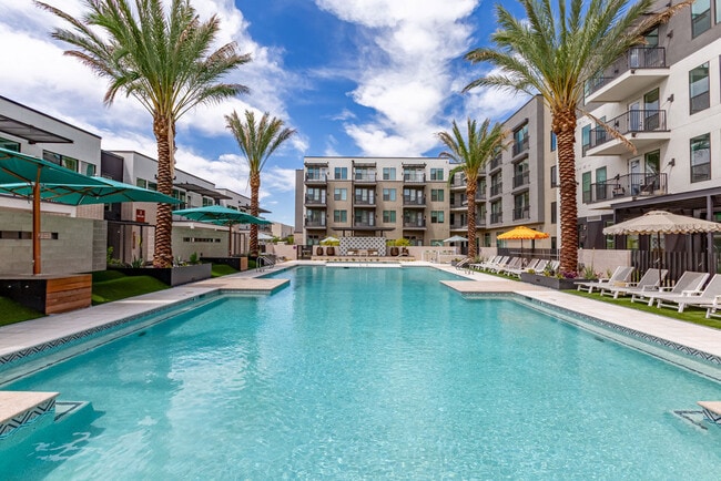 Foto del edificio - NOVEL Val Vista by Crescent Communities