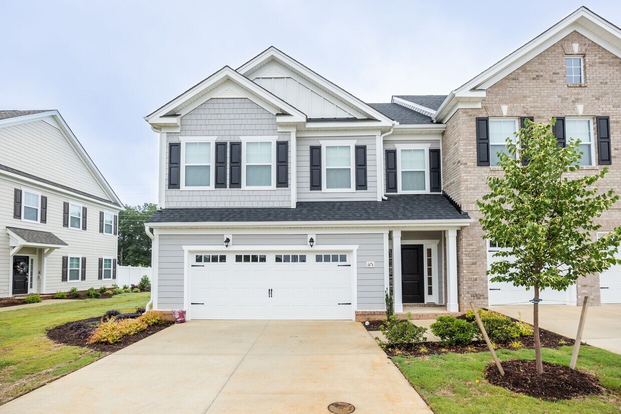 Foto principal - Beautiful 3 Bedroom Home on Corner Lot in ...