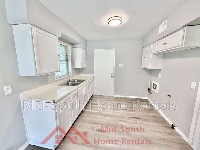 Building Photo - 1730 Tahiti Ln