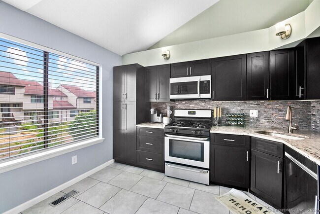 Building Photo - 209 Cypress Rd