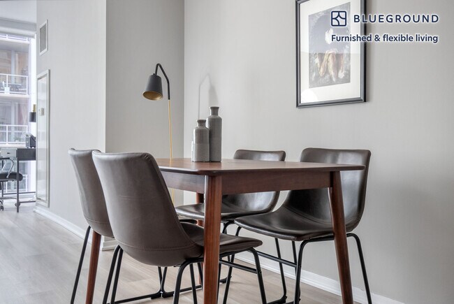 Foto del edificio - 200 E Illinois St