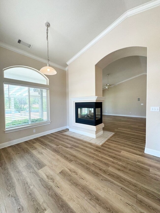 Building Photo - Relax and Enjoy Peaceful Lake Views!