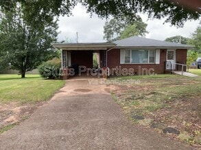 Building Photo - 3407 Pine Cir