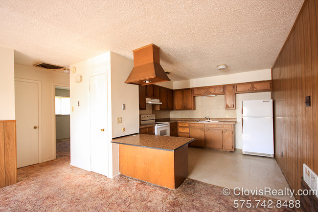 Kitchen - 3500 Sheridan St
