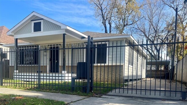 Building Photo - 2112 Everett St
