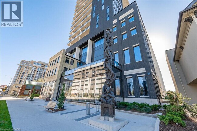 Photo du bâtiment - 181 King St S