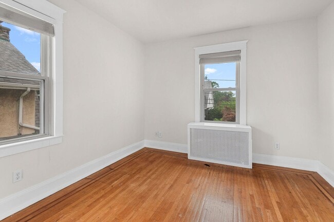 Foto del edificio - Single family home with hardwood floors th...
