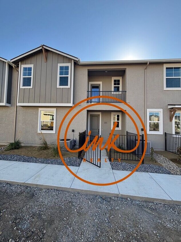 Foto principal - NEW! Beautiful Gardnerville Townhouse with...