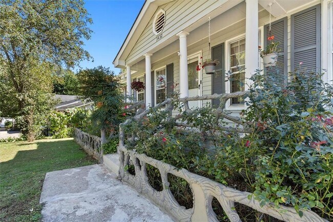 Foto del edificio - 3432 Pittard Rd