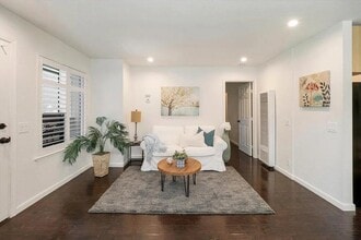 Building Photo - 820 Casanova Ave