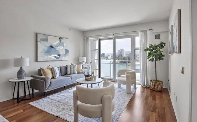 Foto del edificio - 1 Lakeside Dr