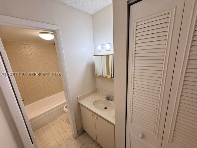 Foto del edificio - 4713 NW 7th St