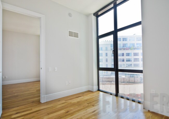 Building Photo - 44-41 Purves St