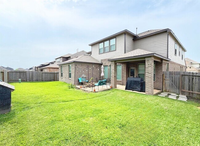Foto del edificio - 244 Upland Dr