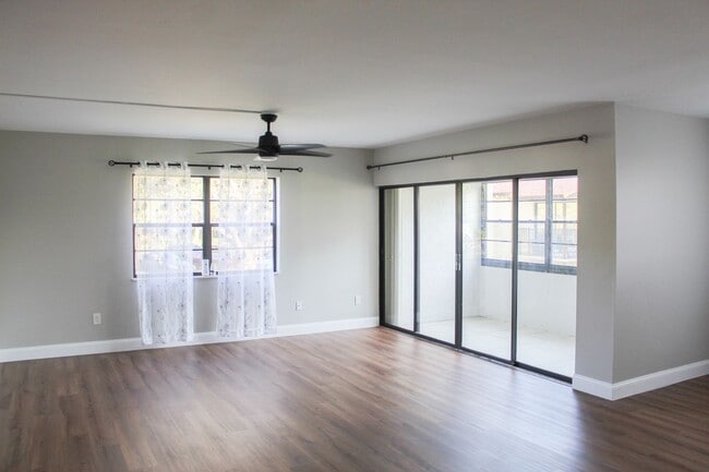 Foto del edificio - Island House corner Condo
