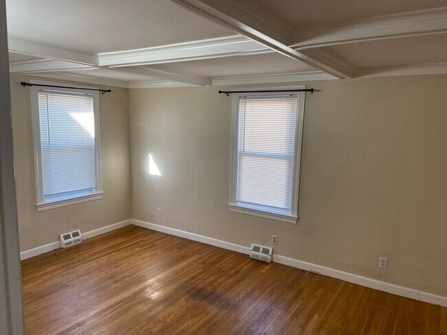 Building Photo - 49A Plainfield Ave