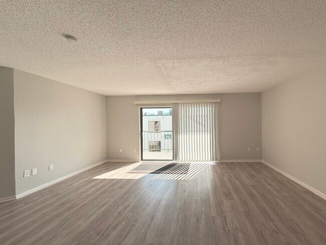 Foto del edificio - 2816 S Bartell Dr