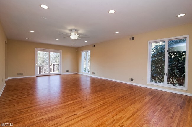 Foto del edificio - 1 Lightfield Rd