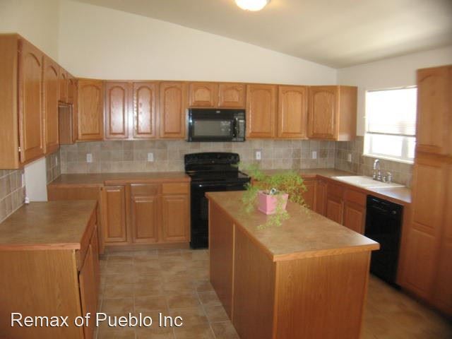 Building Photo - 3 br, 2 bath House - 1137 E. SAPINERO