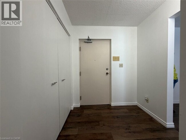 Photo du bâtiment - 470 Elizabeth St E