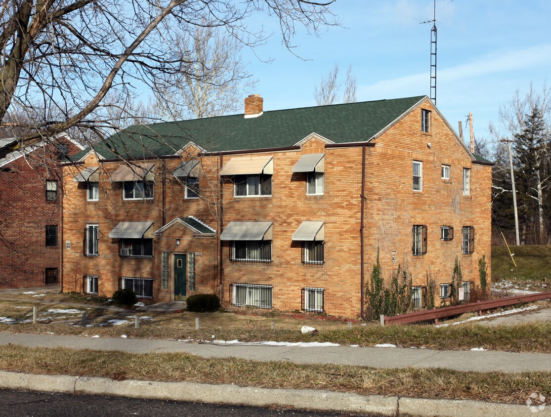 Primary Photo - 1356 N Cove Blvd