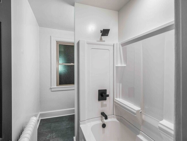 Building Photo - AVAILABLE OCT 1ST! CHECK OUT THIS FULLY RE...