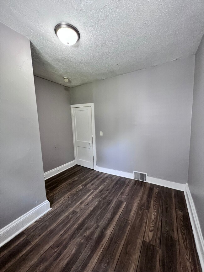 Foto del edificio - 3362 E 145th St
