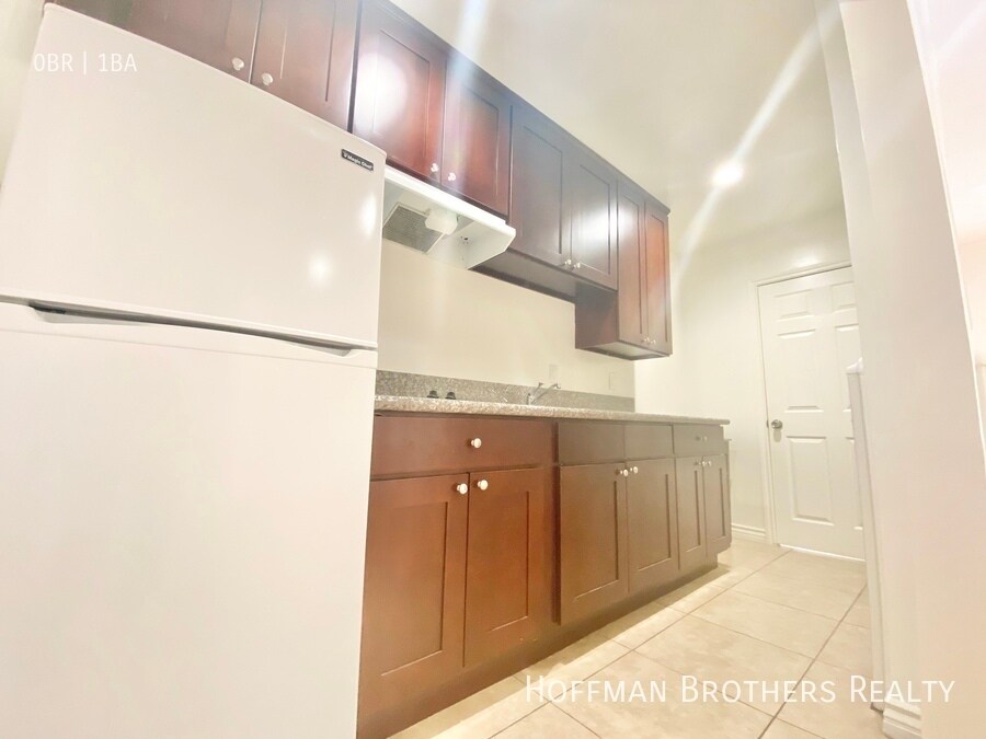 Foto principal - 303 N Sycamore Ave