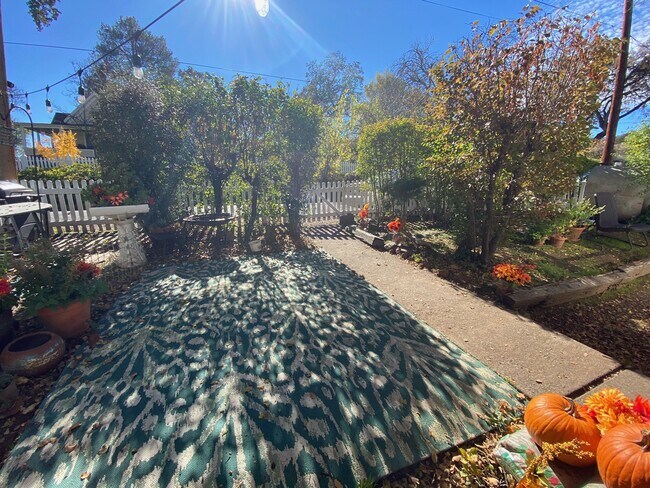 Fully Fenced Front & Backyard - 550 4th St