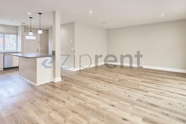 Building Photo - Unit