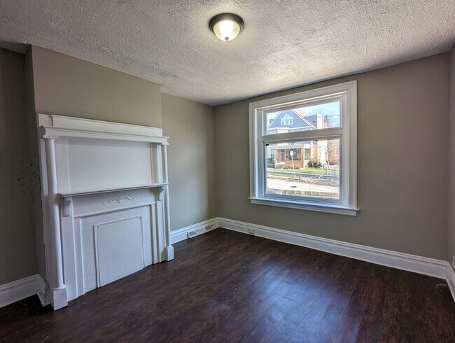Foto del edificio - 3 Bedroom 1 Bathroom house available now! ...