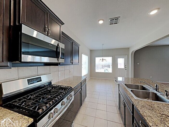 Building Photo - 8041 Ballater Dr