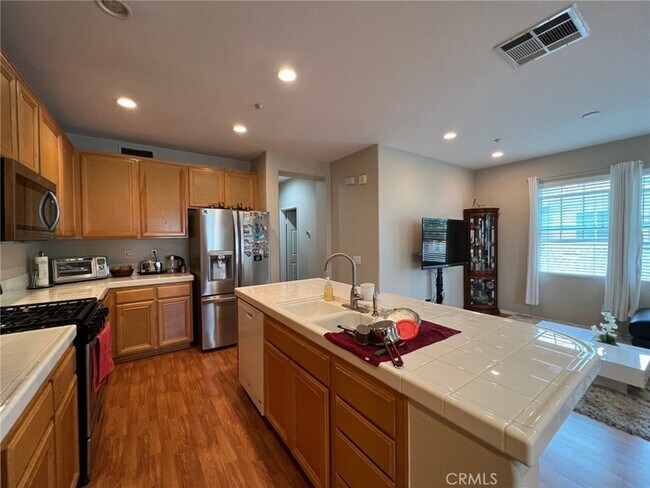 Building Photo - 10 Chilmark St