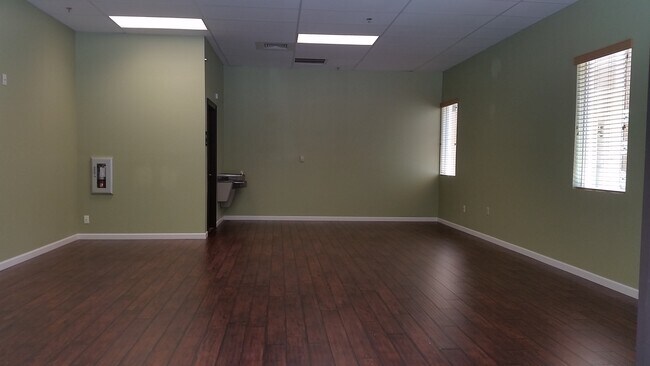 Foto del edificio - 3232 W Lake Mary Blvd