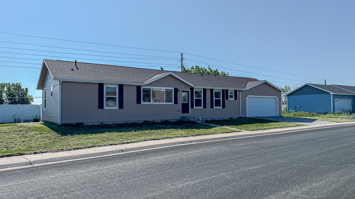 Primary Photo - 1229 Sonata Lane